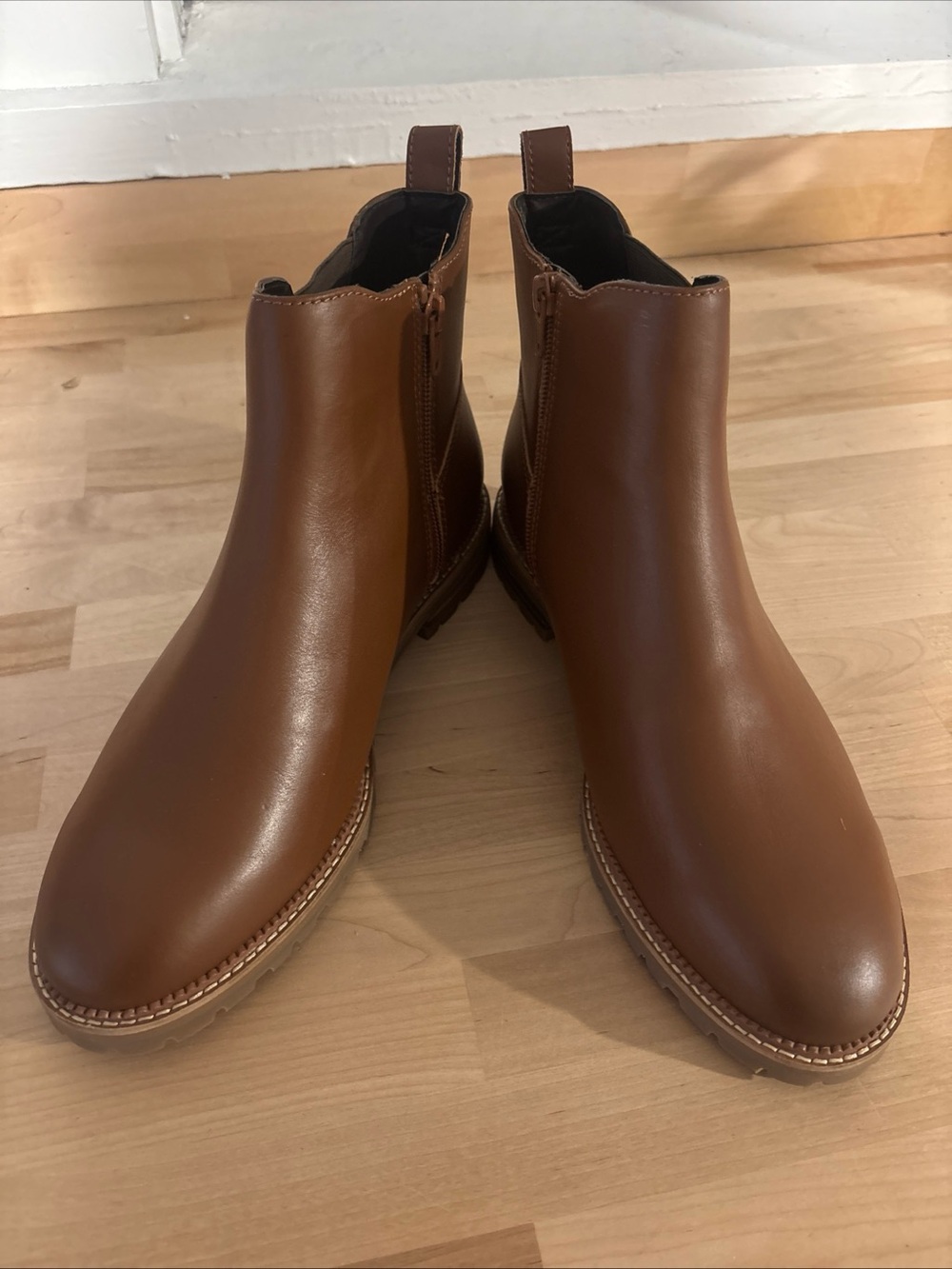 Lands' End Women's Side Zip Lug Chelsea Boots, (LOCS1) New without tags
